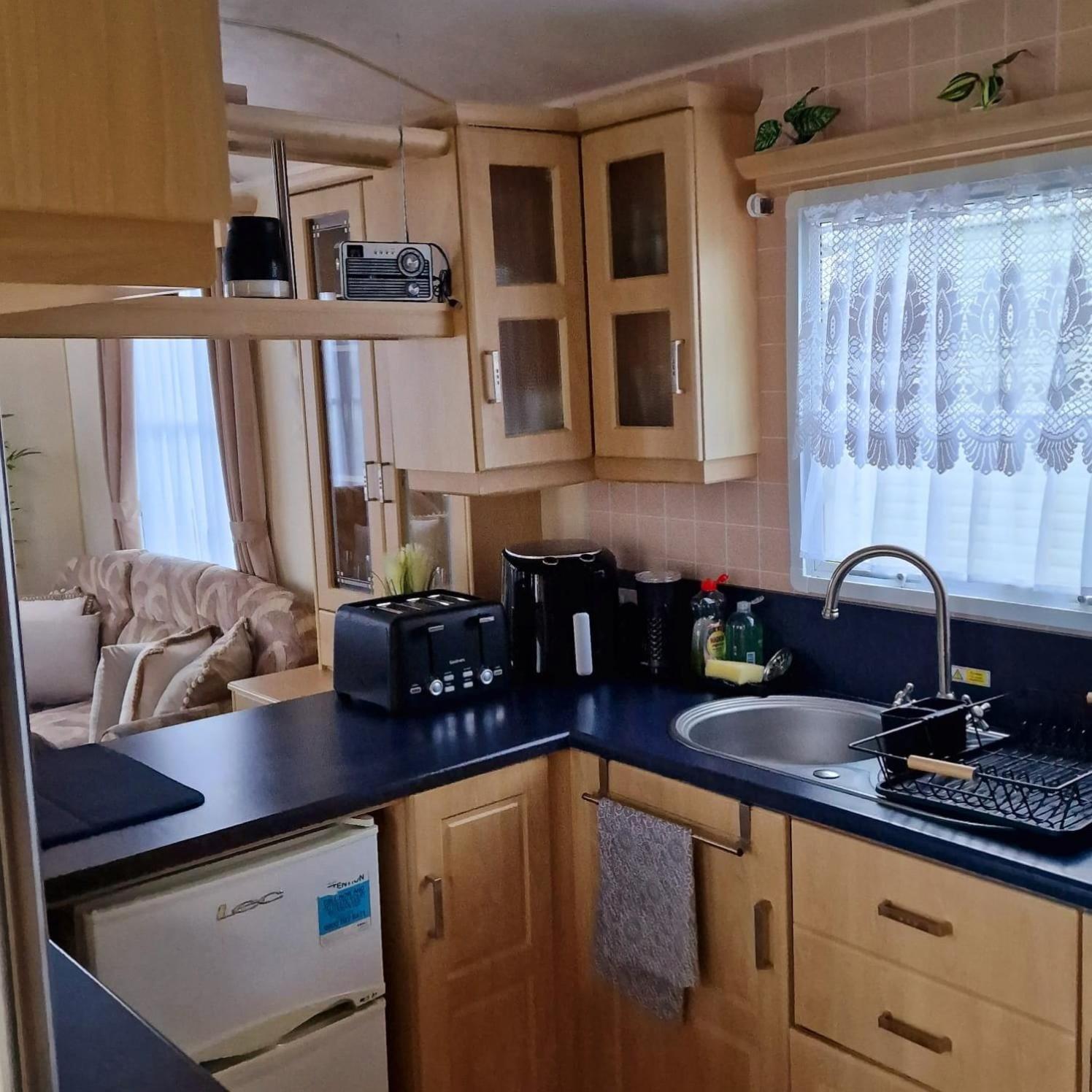 Sunshine Atlas Glamping Retreat Jaywick Sands Екстериор снимка